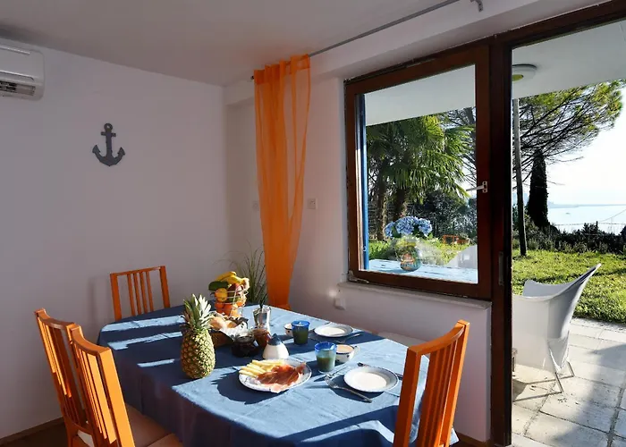 Modern & Comfy Sea View House Ng